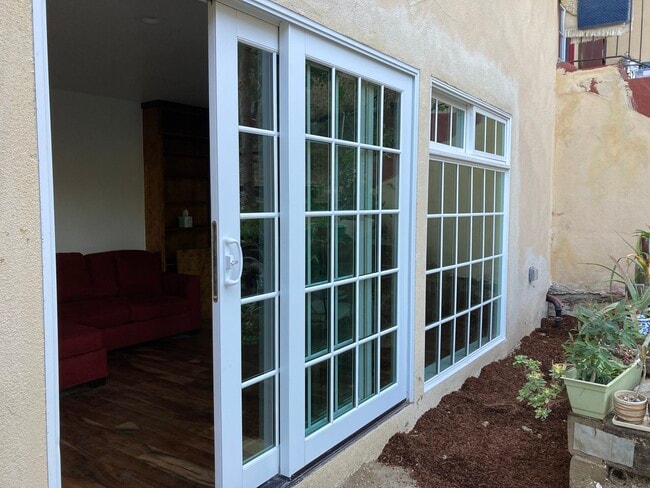 9 ft Glass Entrance - 21621 Circle Trl