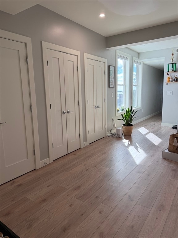 Building Photo - 415 E 7th St