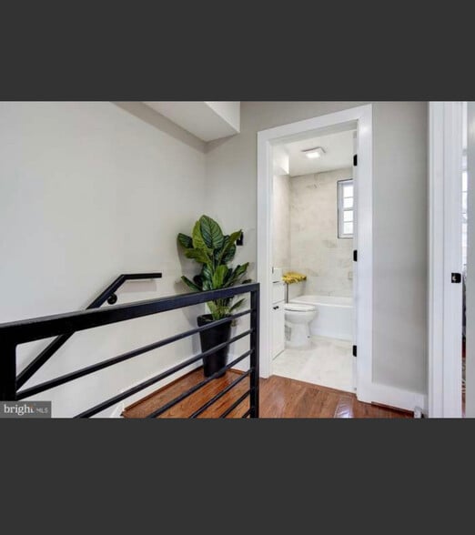 Master bathroom - 4208 Fort DuPont Ter SE
