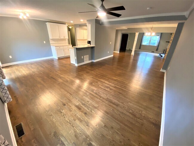 Building Photo - 4 Bedroom - Upper Arlington