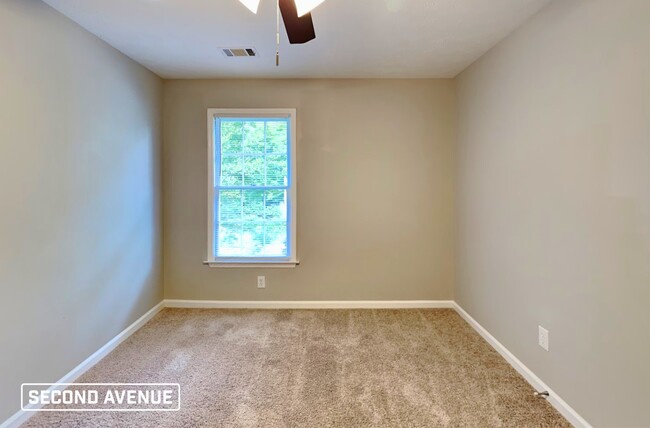 Building Photo - 1720 Wedgewood Dr