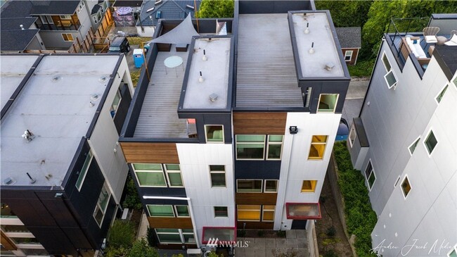 Building Photo - 3Bd/2.5Ba Seattle Townhome