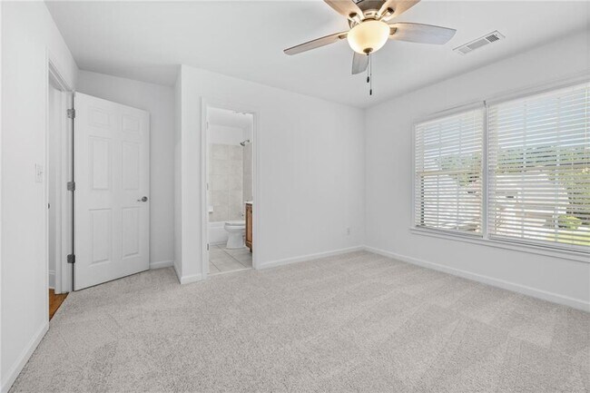 Building Photo - 1475 Boomer Cir