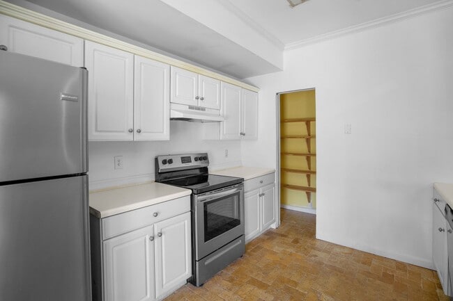 Building Photo - 4 Bedroom 2 Bath Townhouse in Pelham