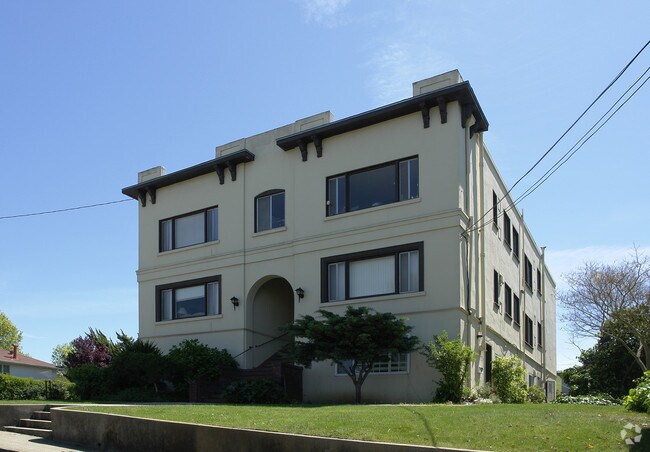 Building Photo - 635 Alhambra St