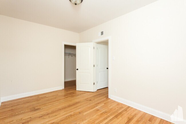 Building Photo - 4040 North Ashland-E3