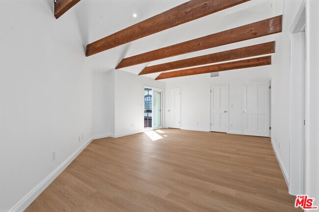Building Photo - 2541 Stoner Ave