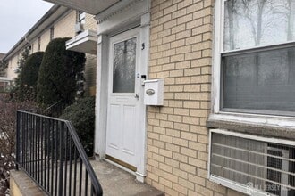 Building Photo - 400 Cranbury Rd