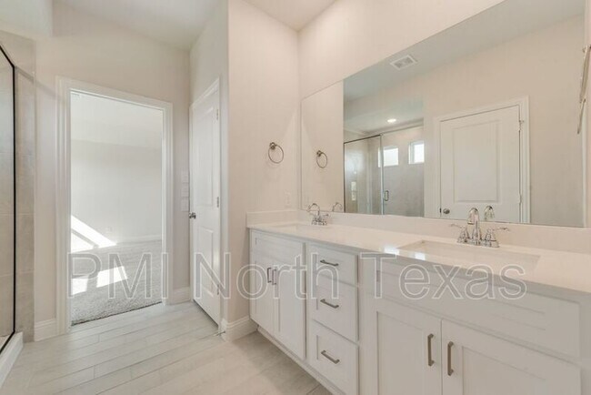 Building Photo - 505 Portina Dr