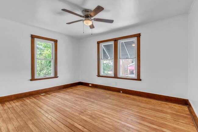 Building Photo - 2 Bed 1 Bath in Rochester, PA