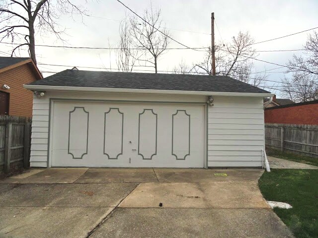 Building Photo - 4 Bed - 1.5 Bath Colonial for Rent in Shaker Heights | Beautiful Updates!