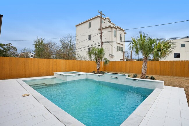 Building Photo - 3902 Charleston St