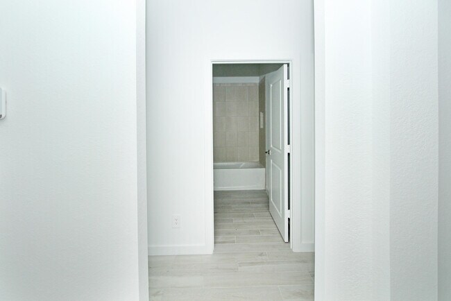 Building Photo - 5929 SE Sky Blue Cir