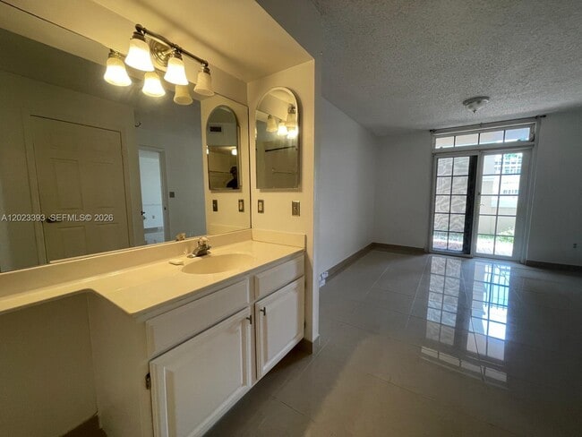 Building Photo - 1280 S Alhambra Cir