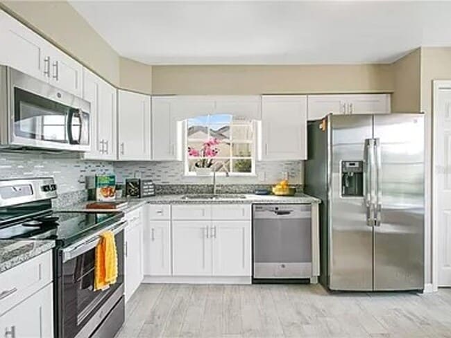 Building Photo - 4 Bed 3 Bath East Orlando OASIS!!!