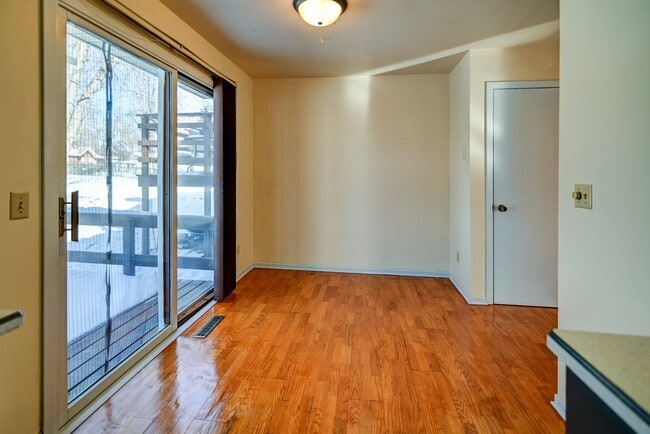 Building Photo - 12 Brompton Cir