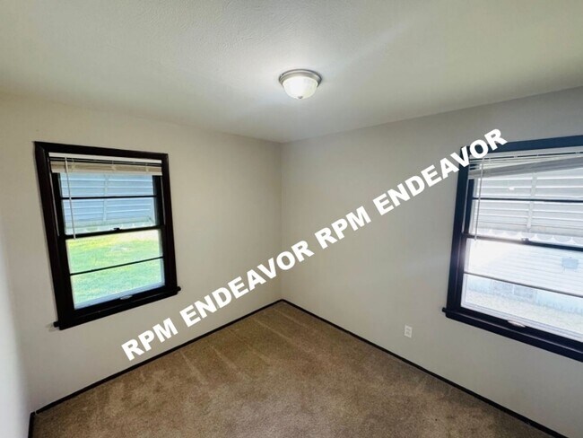 Building Photo - 4 Bed | 2 Bath | Pet Friendly | Spacious ,Fenced in Yard!