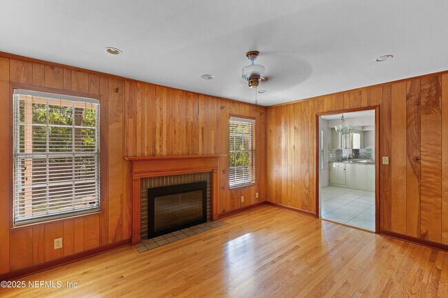 Building Photo - 1922 Holly Oaks Ravine Dr