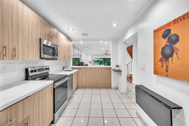 Building Photo - 3825 Estepona Ave