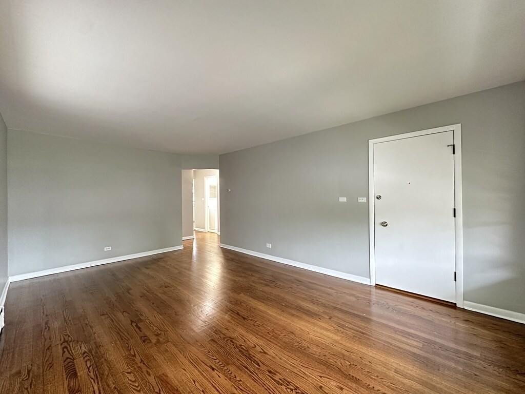 Building Photo - 5837 W Addison St