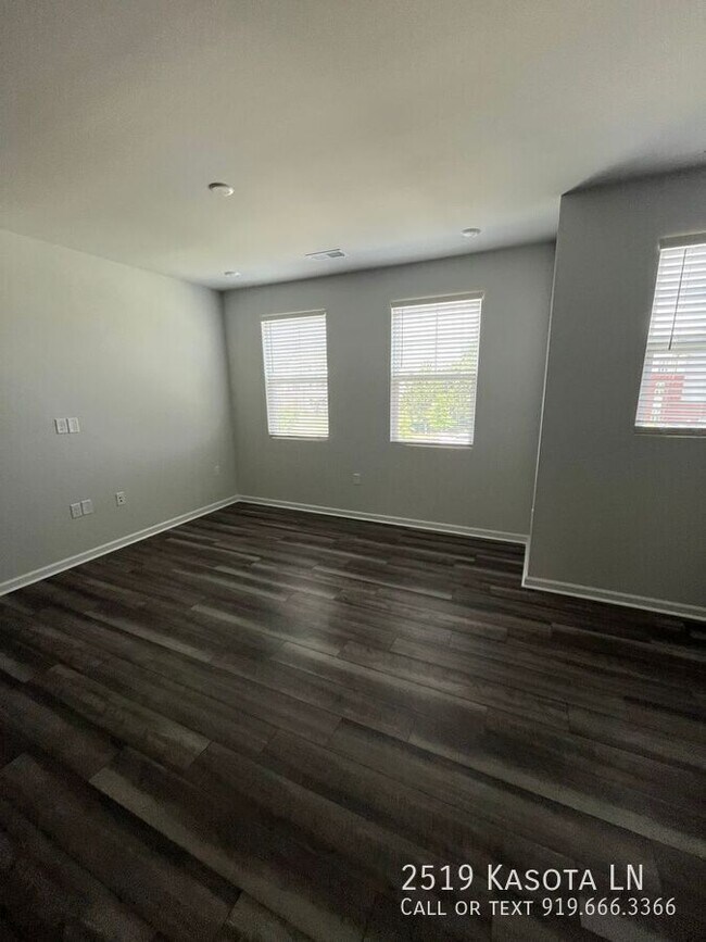 Building Photo - 2519 Kasota Ln