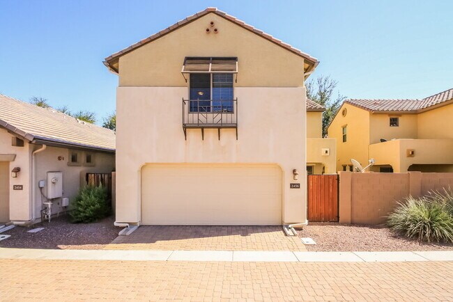 Building Photo - 2456 E Vermont Dr