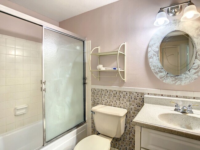 Building Photo - 4 Bedroom POOL Home in Largo