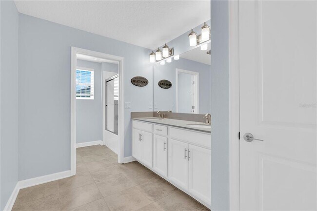 Building Photo - 12111 Imaginary Way