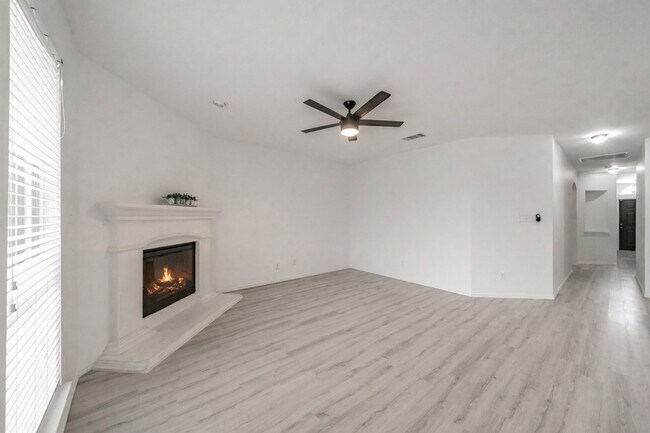 Building Photo - 3232 Florian Ln