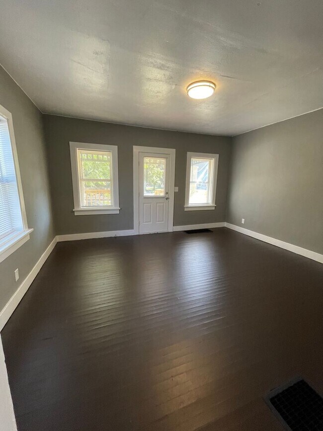 Building Photo - Single Family Home
