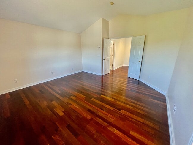 Building Photo - Stylish Bull Mountain Home – 3 Bed, 2.5 Ba...