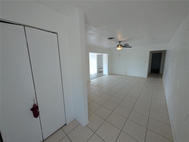 Building Photo - 27284 Sunnybrook Rd