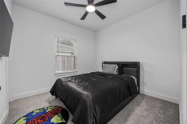 Building Photo - 205 Bolden St