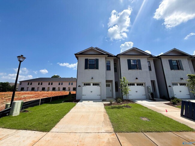 Building Photo - 18 Whispering Oak Dr SW