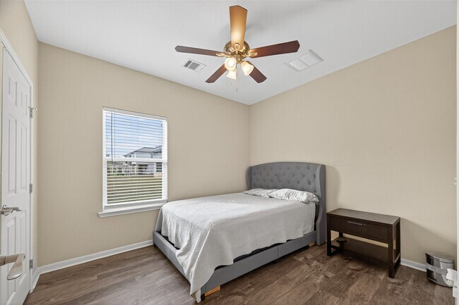 Building Photo - 1009 Niagara St