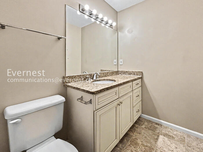 Building Photo - 54 Highoak Dr