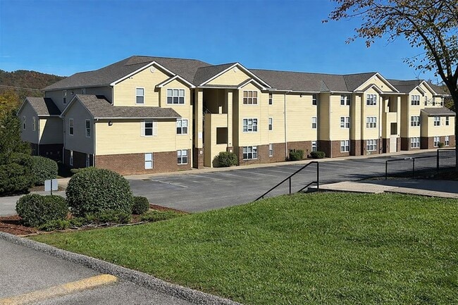 Building Photo - BRITTANY POINT APARTMENTS