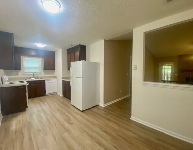 Building Photo - Mint Hill ranch - 3 bed, 2 bath with large...