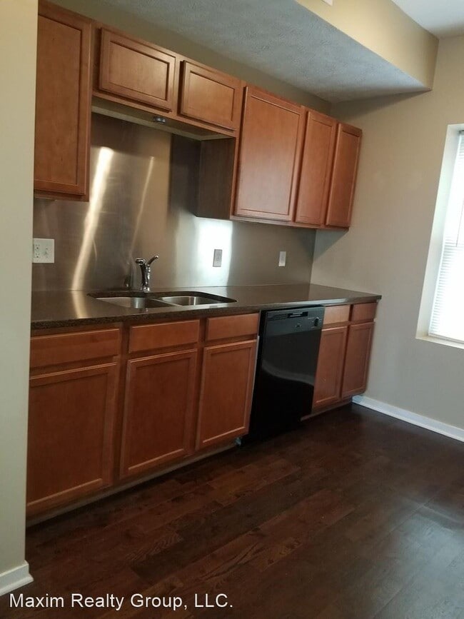 Primary Photo - 2567 Douglas St