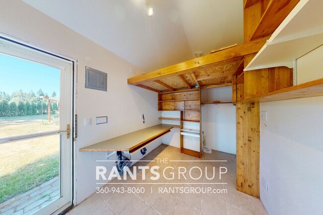 Building Photo - Recently updated 3-bed, 2-bath Rambler in Lacey!