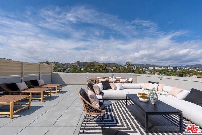 Building Photo - 7428 Santa Monica Blvd