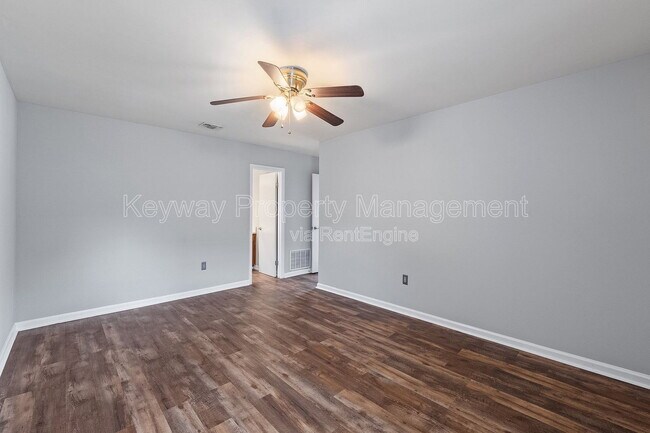 Building Photo - 3933 Miramar Dr Ext
