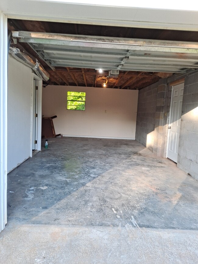 Building Photo - 6101 Cougar Dr