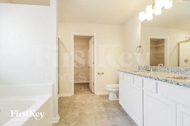 Building Photo - 3 Ramblehurst Rd