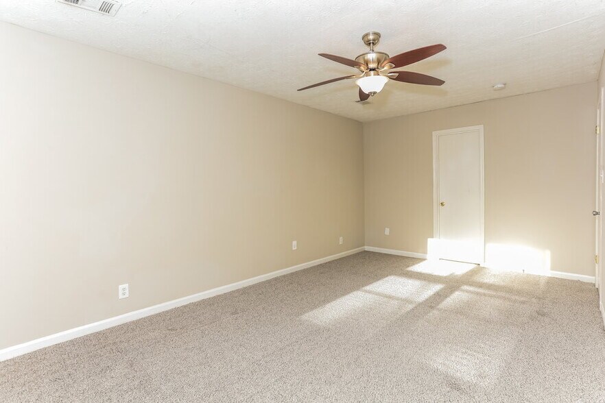Building Photo - 3656 Chestnut Lake Ct