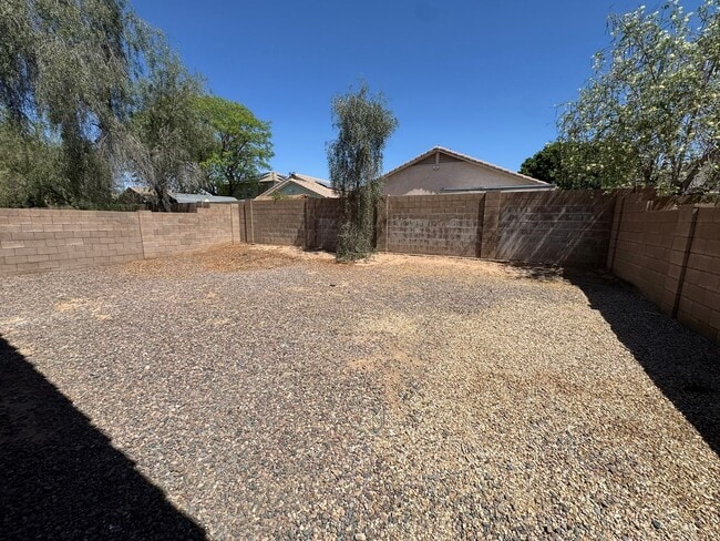 Building Photo - Beautiful Remodeled 3 bed, 2 bath home in convenient El Mirage neighborhood!