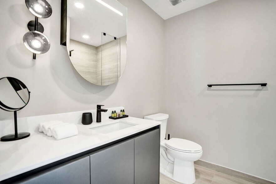 Building Photo - 580 72nd St