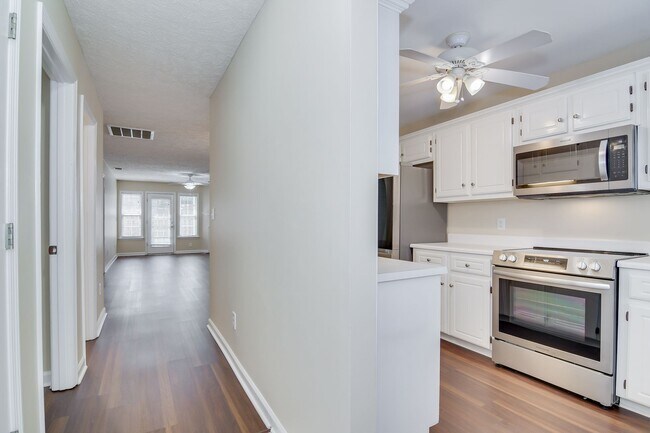 Building Photo - End Unit Townhome Evans