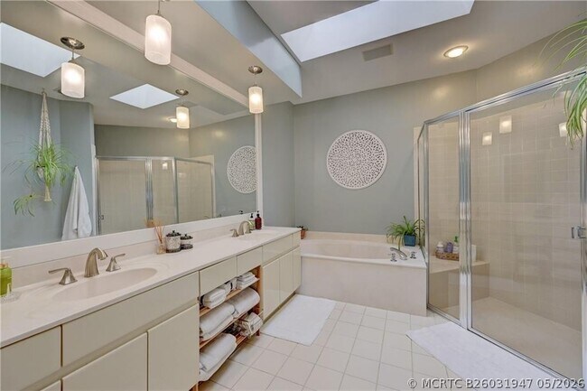Building Photo - 8171 Hampton Wood Dr