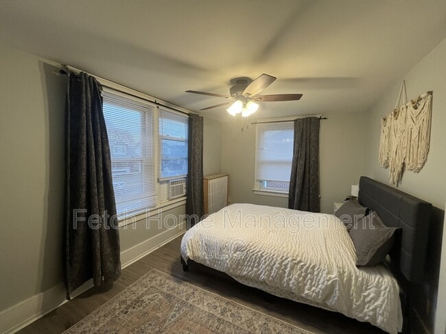 Building Photo - 834 W Main St